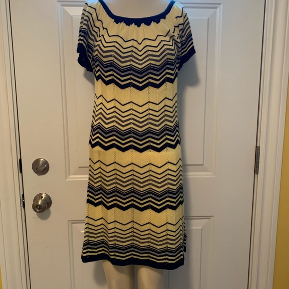 Kc seven old school acrylic designed dress - Picture 7 of 7